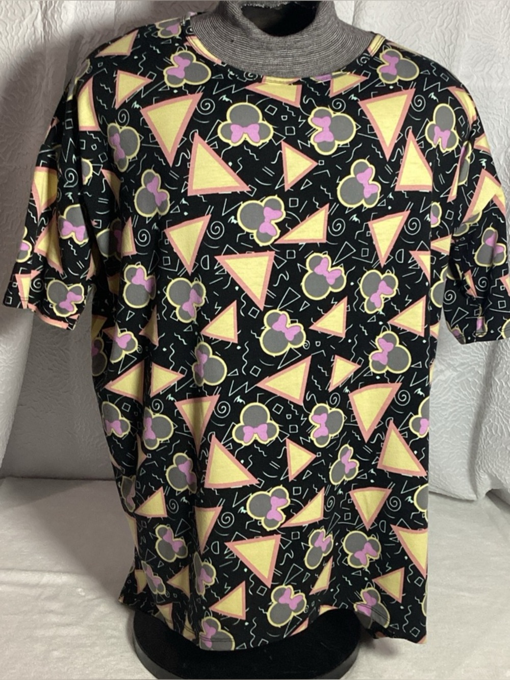 LuLaRoe Disney Minnie Mouse Black & Yellow Tunic Pullover Top - Picture 6 of 6